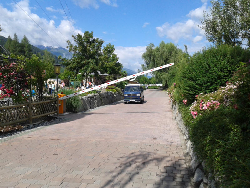 Campingplatzzufahrt